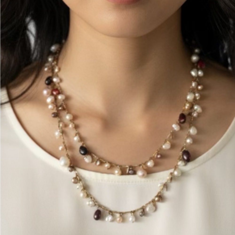 Multi color pearl and gold necklace 🩷